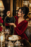کیف مجلسی و کلاچ زنانه دست دوز_ مدل گلرخ_ گیپور شاخه طلایی تزئین شده با گل دستساز ساتن