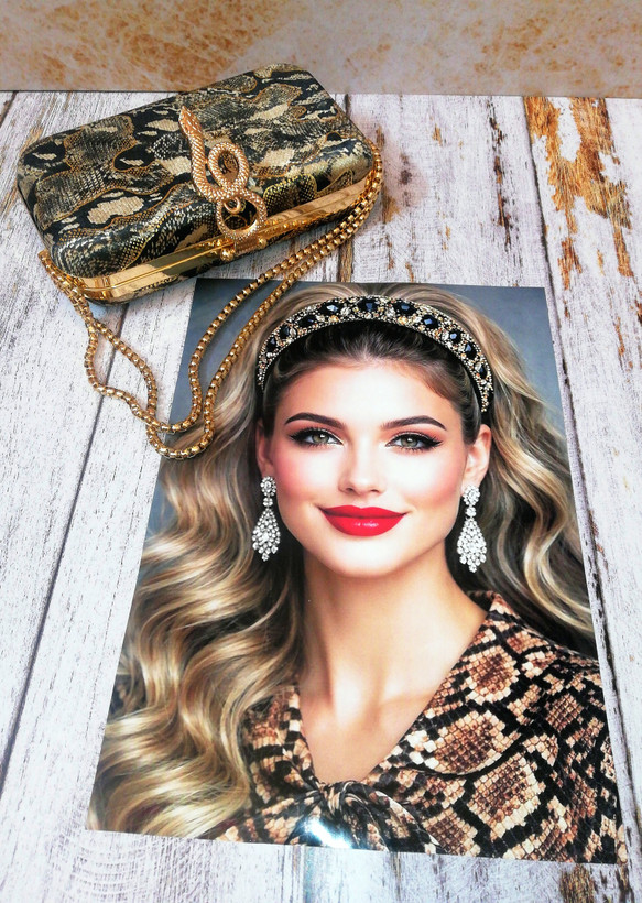کیف مجلسی و کلاچ زنانه دست دوز_ مدل کبرا_ مخمل اعلا زرکوب طرح پوست مار