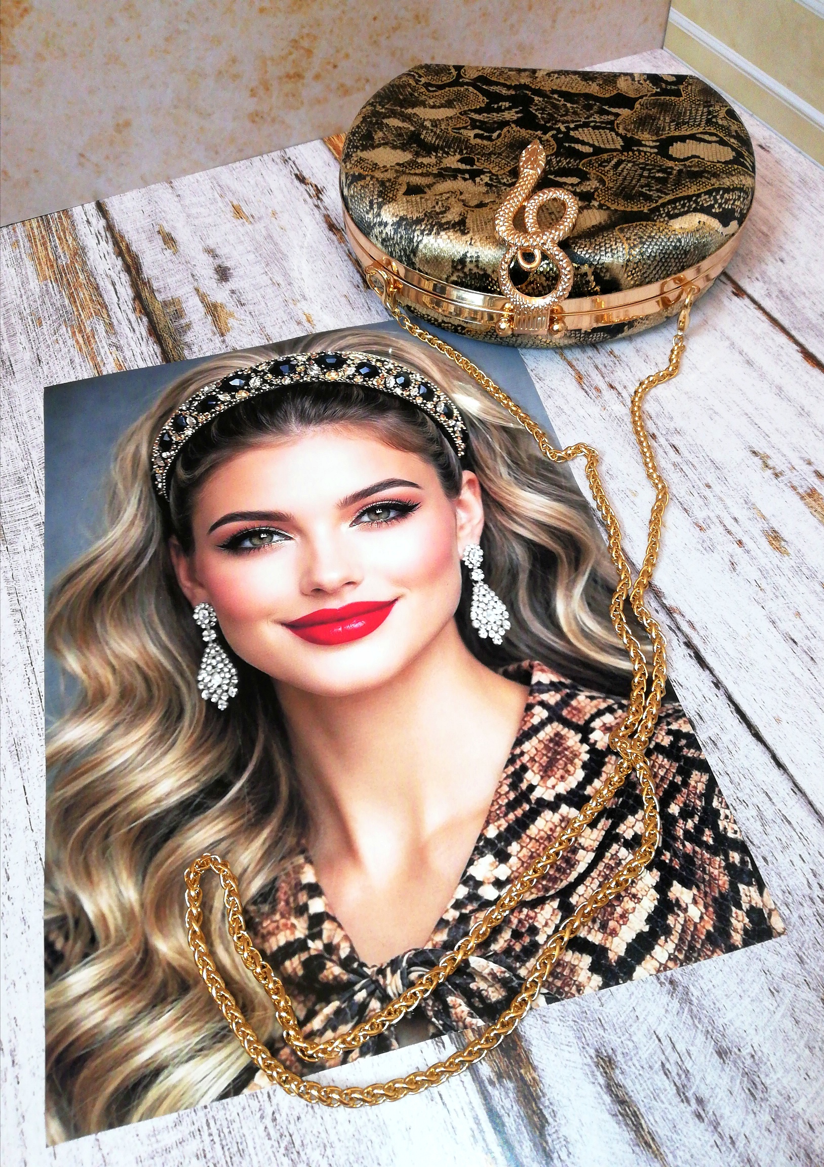 کیف مجلسی و کلاچ زنانه دست دوز_ مدل پایتون_ مخمل اعلا زرکوب طرح پوست مار