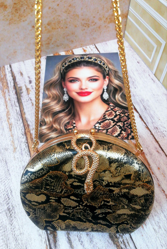 کیف مجلسی و کلاچ زنانه دست دوز_ مدل پایتون_ مخمل اعلا زرکوب طرح پوست مار